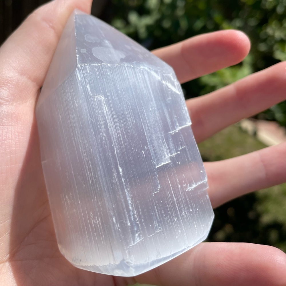Stunning Selenite tower - Picture 10 of 15